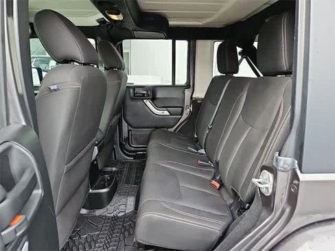 Used 2017 Jeep Wrangler Unlimited Sahara image 26
