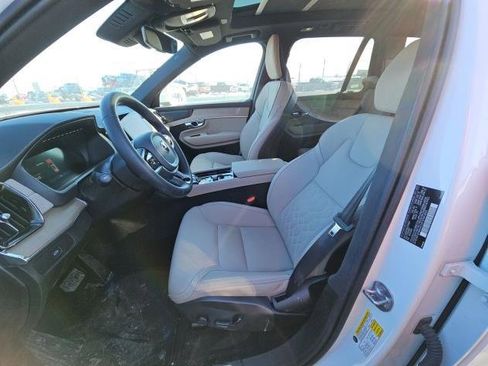 Used 2025 Volvo XC90 B5 Plus image 11