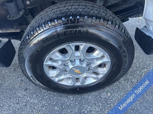 Used 2025 Chevrolet Silverado 3500 W/T image 34