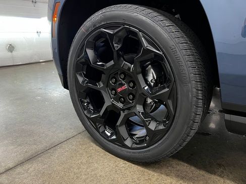 New 2026 GMC Yukon Denali w/ Denali Reserve Package AWD/4WD image 9