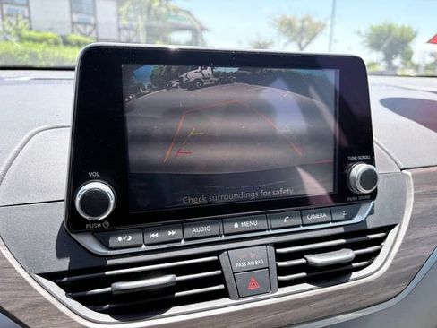 Used 2025 Nissan Altima 2.5 SV FWD image 18