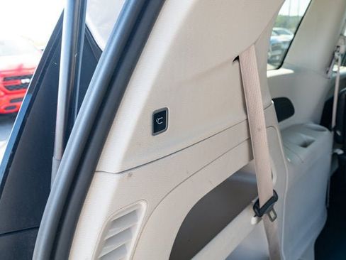 Used 2023 Chrysler Pacifica Touring-L FWD image 34