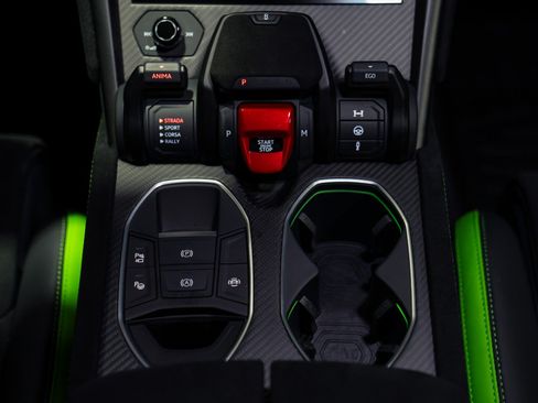 Used 2023 Lamborghini Urus Performante AWD/4WD image 10
