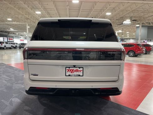 Used 2025 Lincoln Navigator L Reserve image 4