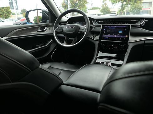 Used 2023 Jeep Grand Cherokee 4WD 4xe image 23