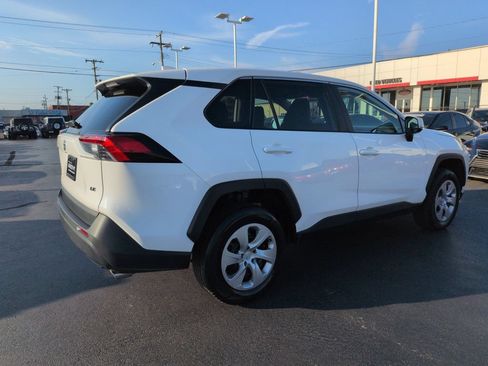 Used 2022 Toyota RAV4 LE w/ Carpet Mat Package (TMS) FWD image 5