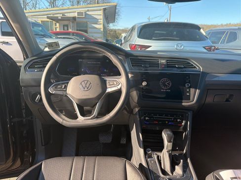 Used 2022 Volkswagen Tiguan SE w/ Panoramic Sunroof Package AWD/4WD image 25