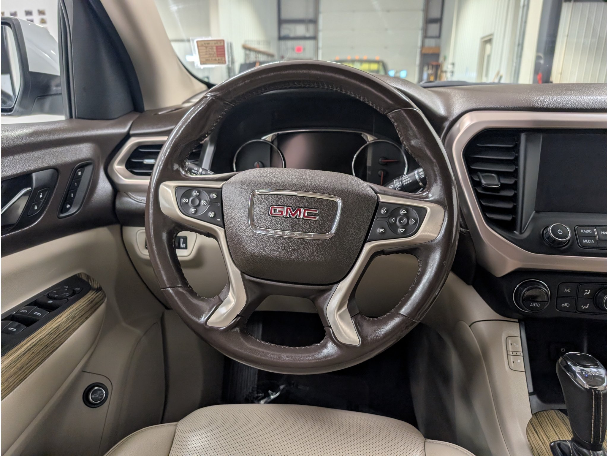 Used 2018 GMC Acadia Denali w/ Technology Package AWD/4WD image 19