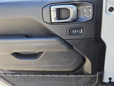 Used 2025 Jeep Wrangler Unlimited Rubicon 392 image 24