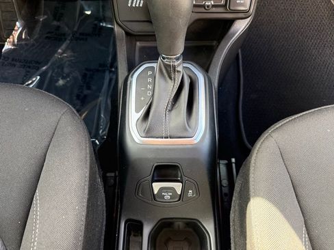 Used 2021 Jeep Renegade Latitude AWD/4WD image 15