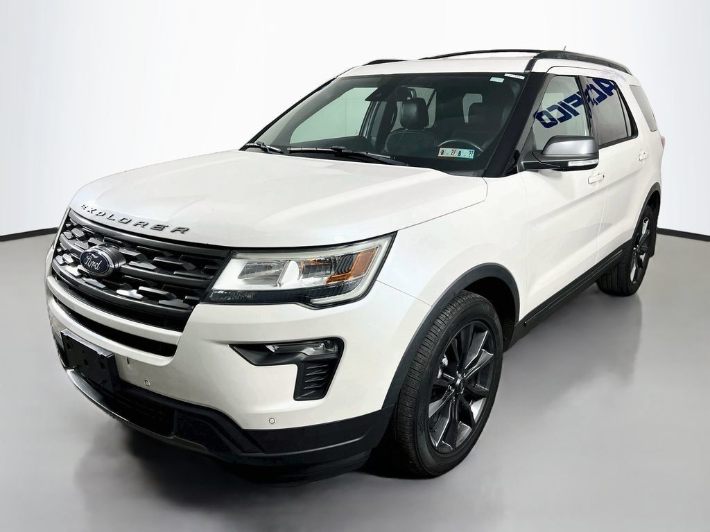 Certified 2018 Ford Explorer XLT w/ Equipment Group 202A AWD/4WD image 3