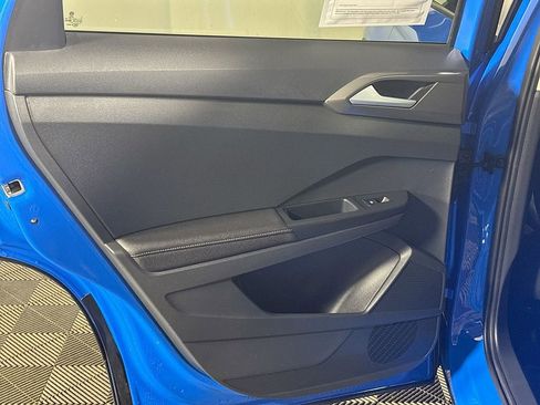Certified 2025 Volkswagen Taos SE image 19