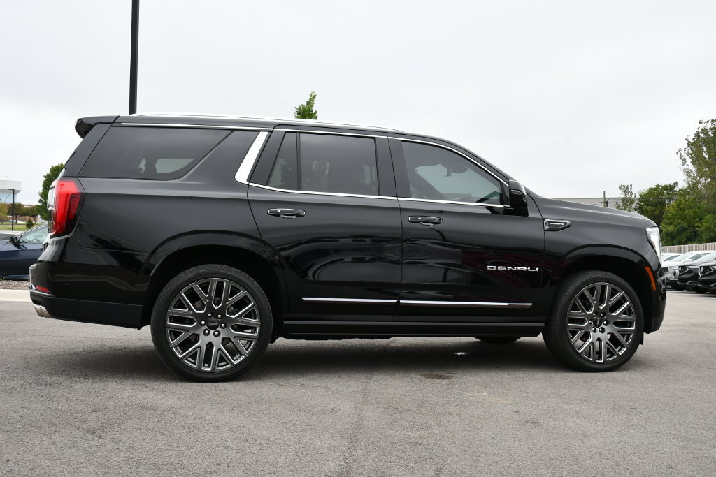 Used 2025 GMC Yukon Denali Ultimate w/ LPO, Floor Liner Package AWD/4WD image 11
