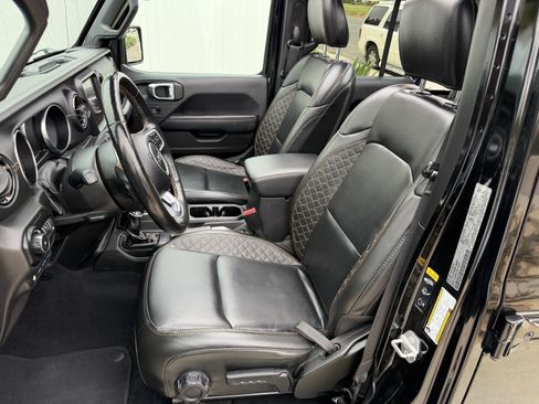 Used 2022 Jeep Wrangler Unlimited Sahara AWD/4WD image 12