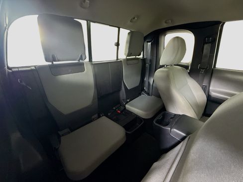 Used 2018 Toyota Tacoma SR w/ SR Convenience Package image 25