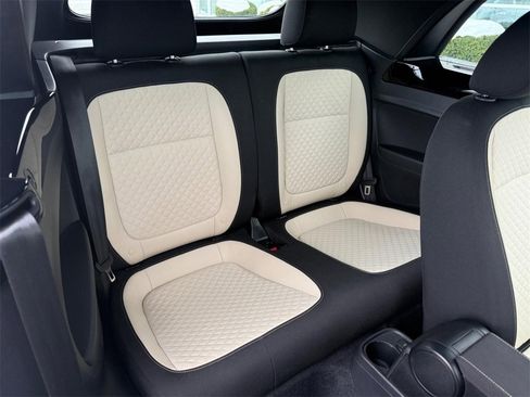 Used 2019 Volkswagen Beetle 2.0T SE image 10