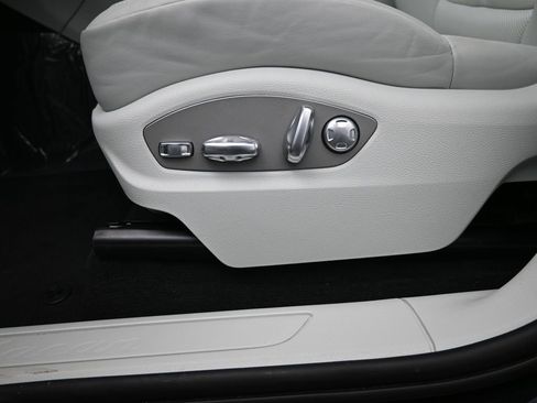 New 2026 Porsche Macan image 13