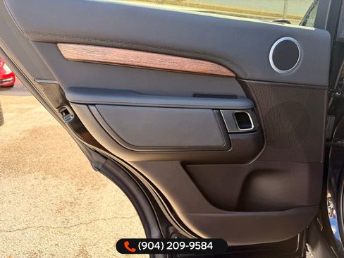 Used 2017 Land Rover Discovery HSE image 25