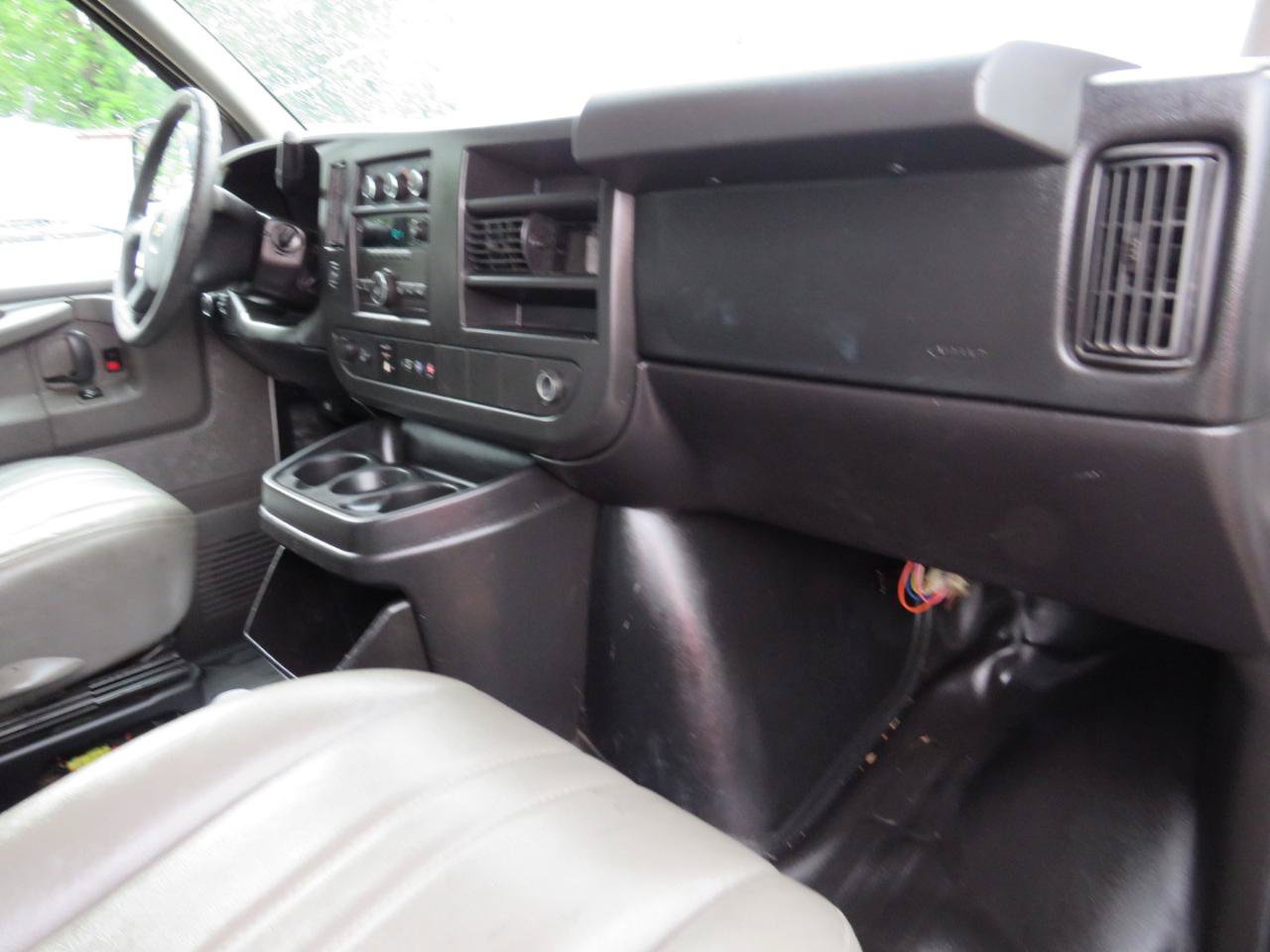 Used 2014 Chevrolet Express 2500 RWD image 20