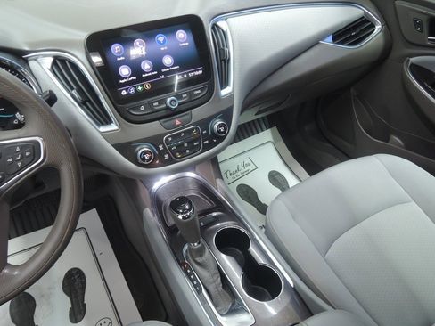 Used 2019 Chevrolet Malibu LT image 17