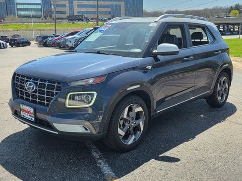 Used 2020 Hyundai Venue FWD image 6