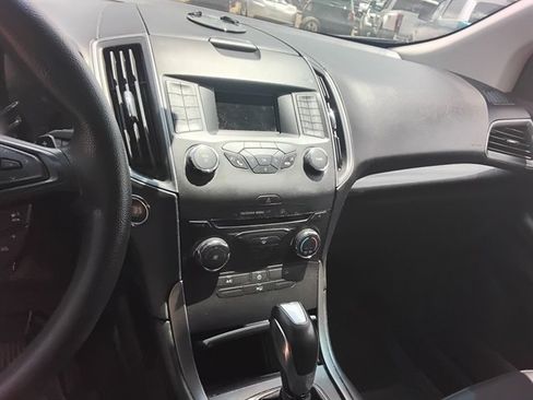 Used 2016 Ford Edge SE image 11