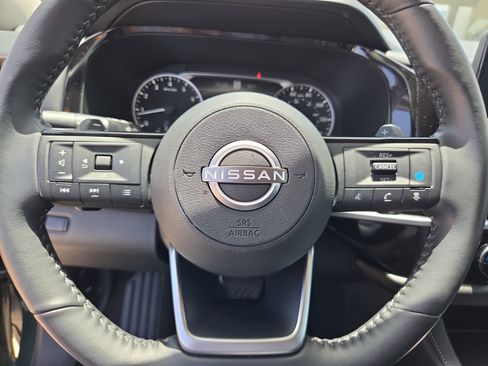 Used 2025 Nissan Pathfinder SL AWD/4WD image 19