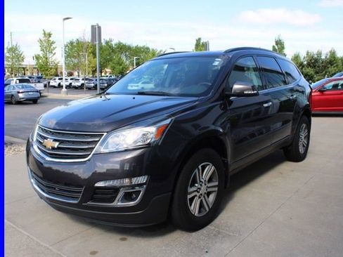 Used 2017 Chevrolet Traverse LT FWD image 3