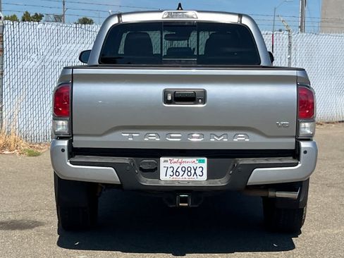 Used 2023 Toyota Tacoma TRD Off-Road w/ TRD Premium Off Road Package AWD/4WD image 4