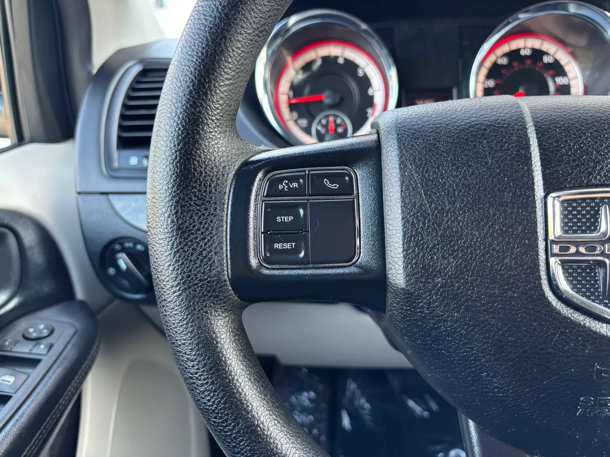 Used 2019 Dodge Grand Caravan SE w/ UConnect Hands-Free Group FWD image 19