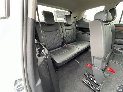 Used 2025 Volkswagen Atlas SE image 24