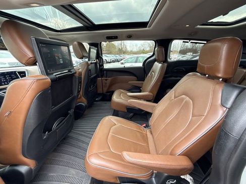 Used 2018 Chrysler Pacifica Limited w/ Tire & Wheel Group image 45