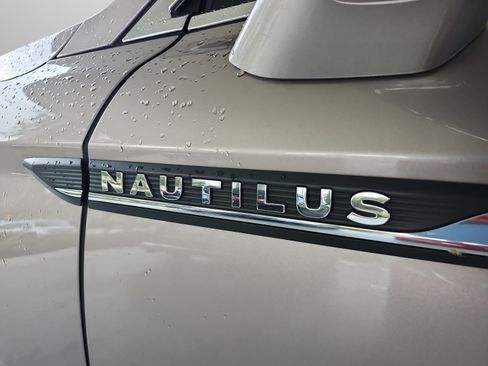 Used 2021 Lincoln Nautilus FWD w/ Equipment Group 101A image 30