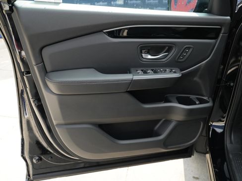 New 2025 Honda Pilot Touring image 13