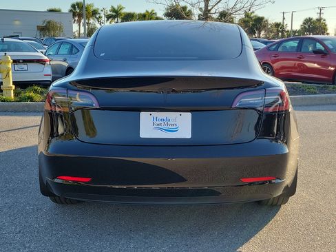 Used 2023 Tesla Model 3 Standard Range image 4