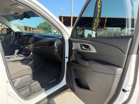 Used 2021 Chevrolet Traverse LS FWD image 9