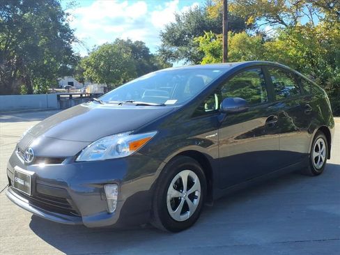 Used 2014 Toyota Prius One image 6