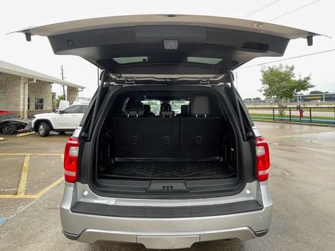 Used 2019 Ford Expedition XLT w/ Equipment Group 202A RWD image 9