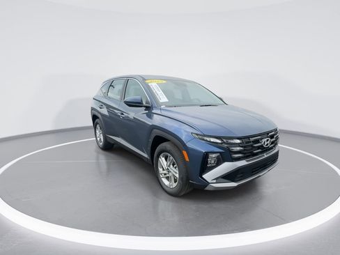 Certified 2025 Hyundai Tucson SE image 2