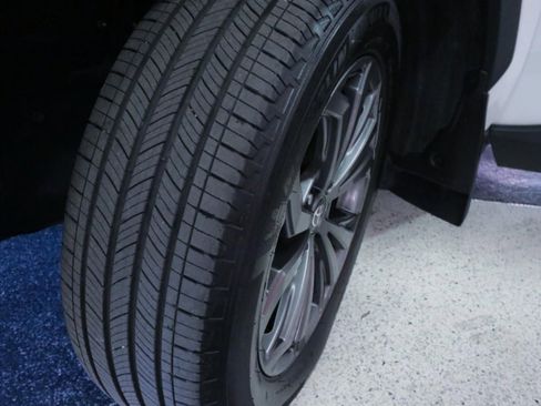 Used 2022 Toyota RAV4 XLE Premium image 8