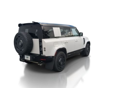 Certified 2025 Land Rover Defender 110 V8 AWD/4WD image 8
