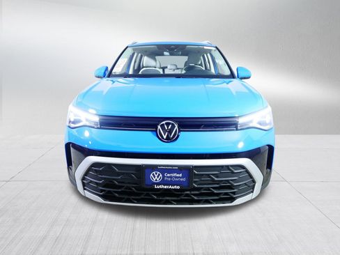 Used 2025 Volkswagen Taos SE image 2