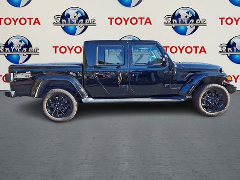 Used 2022 Jeep Gladiator Overland image 9