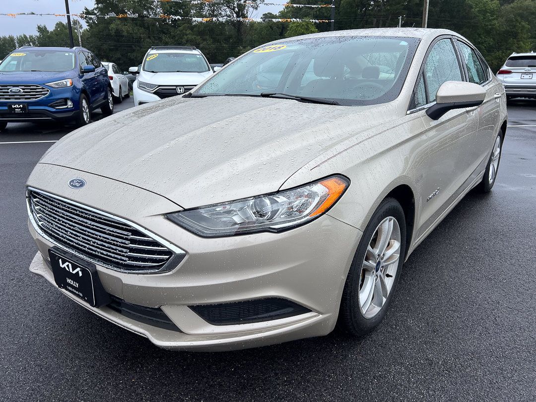 Used 2018 Ford Fusion SE FWD image 2