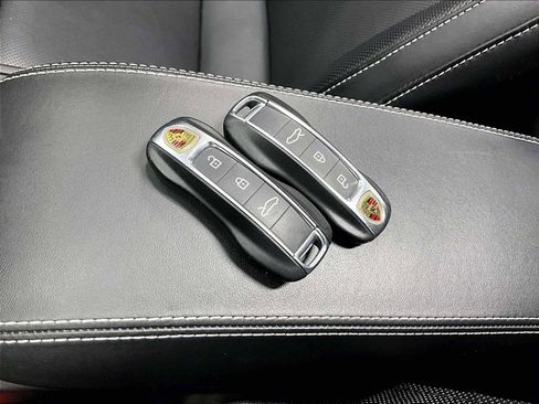 Used 2021 Porsche 911 Targa 4S AWD/4WD image 35