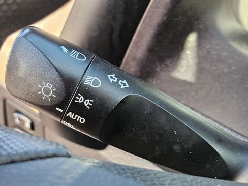 Used 2017 Toyota Corolla LE image 11