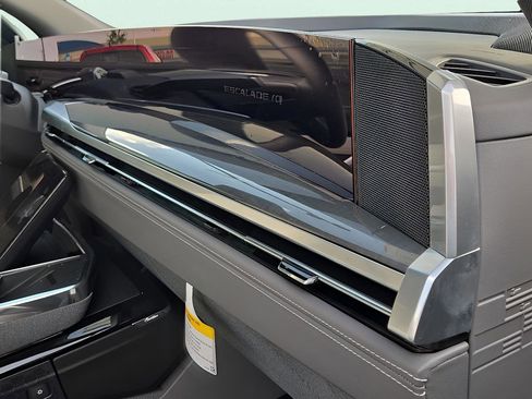 New 2026 Cadillac Escalade IQ Luxury 1 w/ LPO, Floor Liner Package AWD/4WD image 27