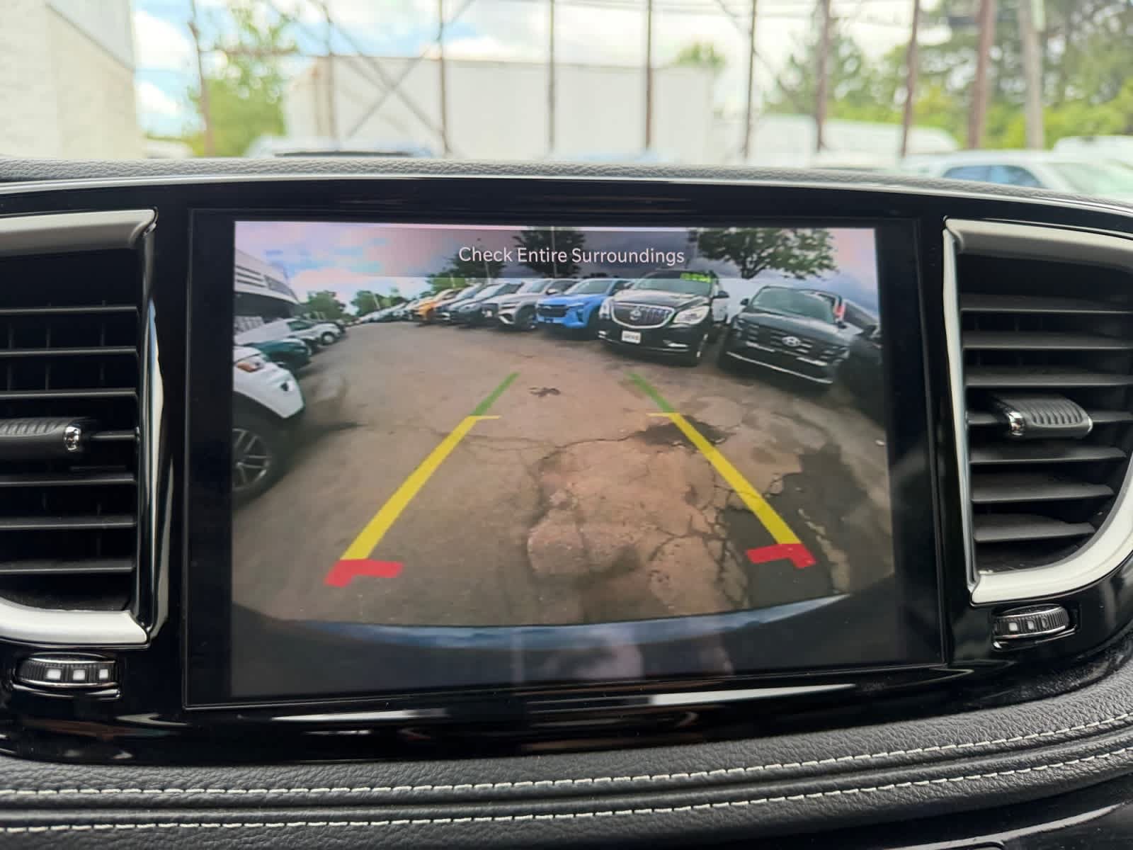 Used 2024 Chrysler Pacifica Limited FWD image 27