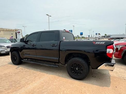 Used 2020 Toyota Tundra SR5 w/ SR5 Leather Package AWD/4WD image 8