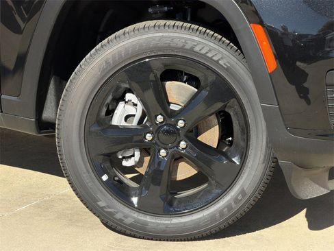 New 2025 Jeep Grand Cherokee L Altitude image 8